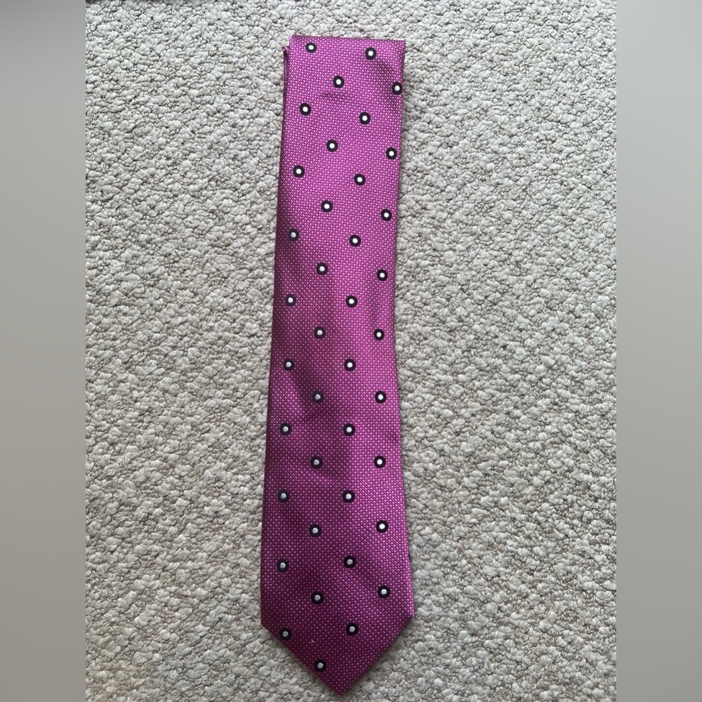 Croft & Barrow Magenta Tie with Black Dots
